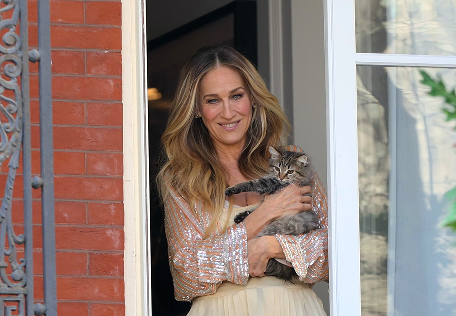 H Sarah Jessica Parker την ώρα των γυρισμάτων της σειράς "And Just Like That" στις 7 Μαρτίου 2023 στη Νέα Υόρκη.