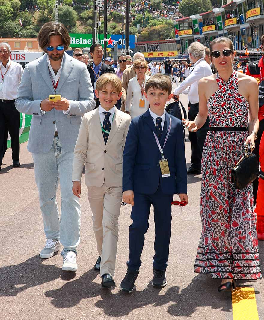 O Dimitri Rassam, η Charlotte Casiraghi, ο Sacha Casiraghi και ο Raphaël Elmaleh στο F1 Grand Prix τουMonaco την περσινή χρονιά, τον Μάιο 2023.