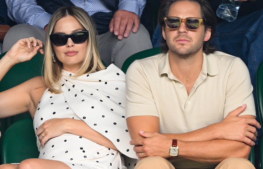 H Margot Robbie και ο Tom Ackerley παρακολουθούν τη 12η ημέρα του Wimbledon Tennis Championships στις 12 Ιουλίου 2024 στο Λονδίνο.