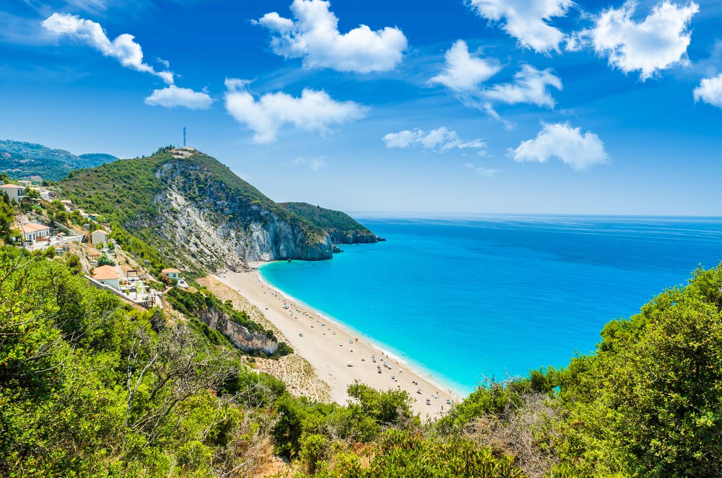 H παραλία Μύλος δίπλα στο χωριό Άγιος Νικήτας στη Λευκάδα.