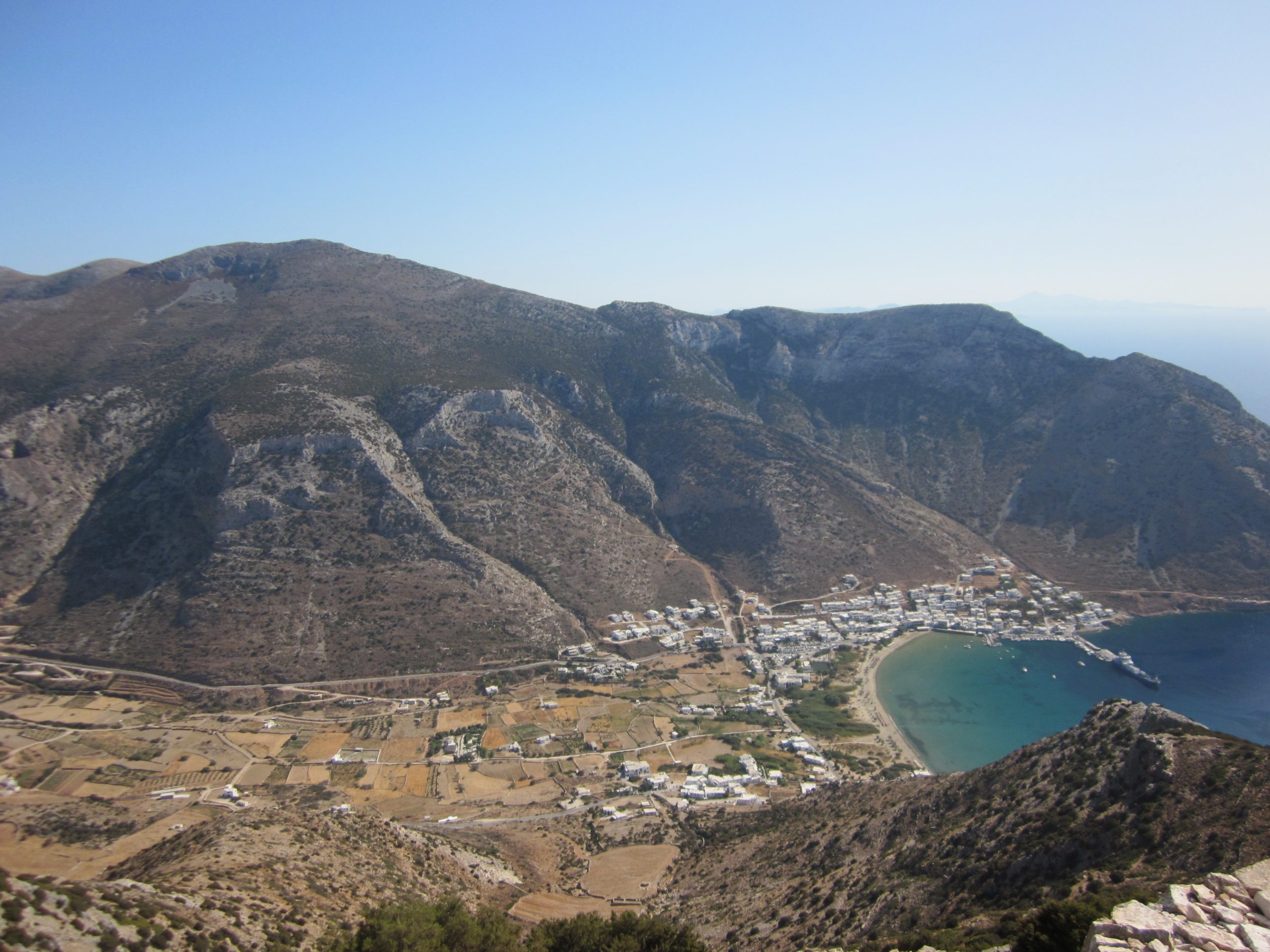 Λιμάνι Καμάρες. Θέα από τον Άγιο Συμεών.