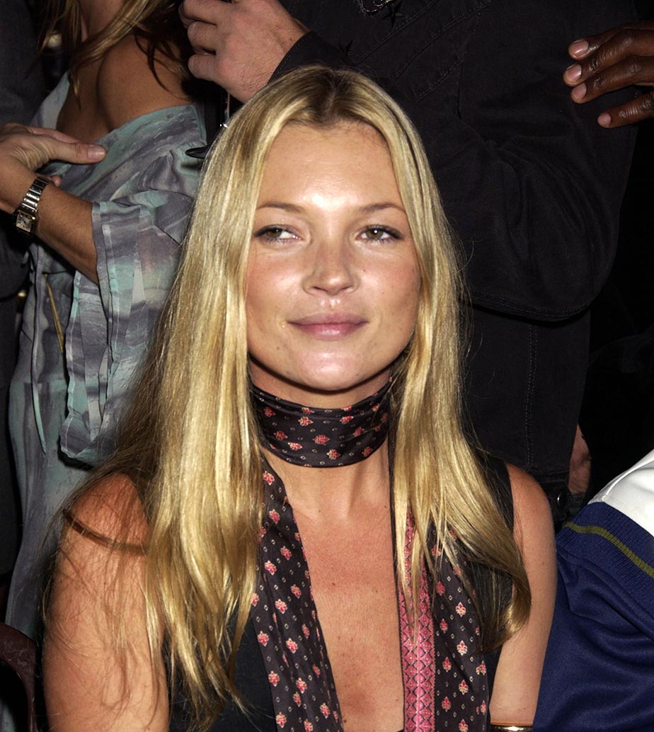 H Kate Moss σε fashion show για την περίοδο Spring/Summer 2005 την Εβδομάδα Μόδας στο Λονδίνο.