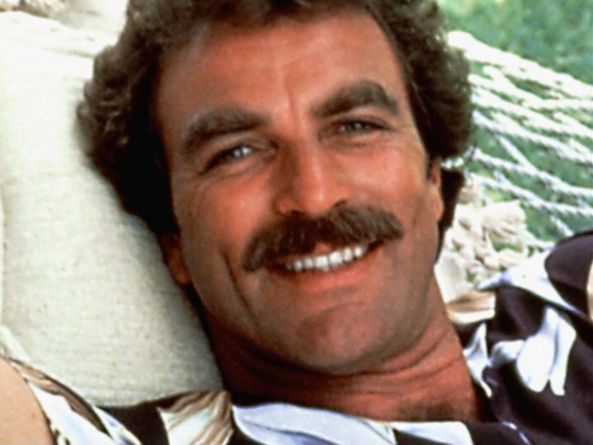 Ο Tom Selleck σε σκηνή από το Μάγκνουμ, America's Top Sleuths