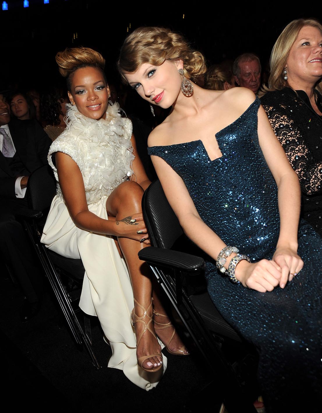 H Rihanna και η Taylor Swift στα 52α Ετήσια Βραβεία GRAMMY στις 31 Ιανουαρίου 2010 στο Los Angeles της California.