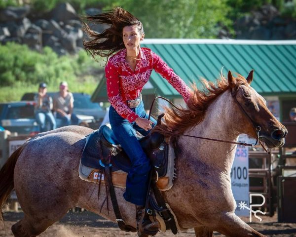 Bella Hadid: Viral οι Coquette cowgirl κοτσίδες της