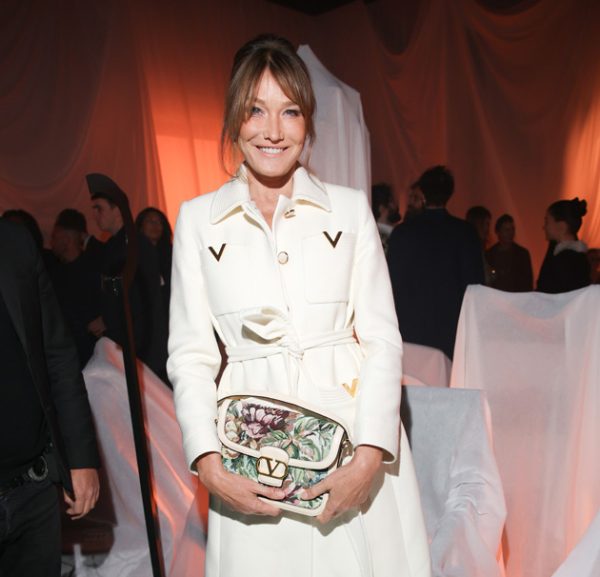 PARIS, FRANCE - SEPTEMBER 29: Carla Bruni attends Valentino Pavillon des Folies Show as part of the Paris Fashion Week on September 29, 2024 in Paris, France. (Photo by Daniele Venturelli/Getty Images for Valentino)