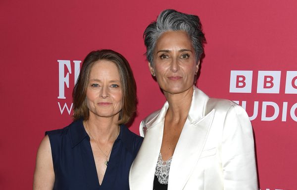 H Jodie Foster μαζί με τη σύγυζό της Alexandra Hedison φτάνουν για να παραστούν στα 2024 BAFTA TV Tea Party στο The Maybourne Beverly Hills στις 14 Σεπτεμβρίου 2024.