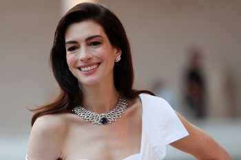 H Anne Hathaway παρευρέθηκε στο event του Bulgari Aeterna High Jewelry στις 20 Μαΐου2024 στη Ρώμη.