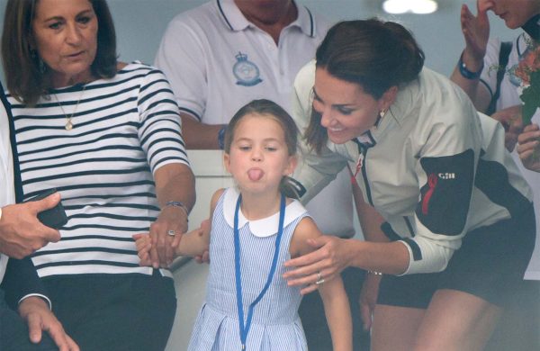 H Carole Middleton, η πριγκίπισσα Charlotte and η Δούκισσα του Cambridge Catherine.
Photo by Samir Hussein/WireImage