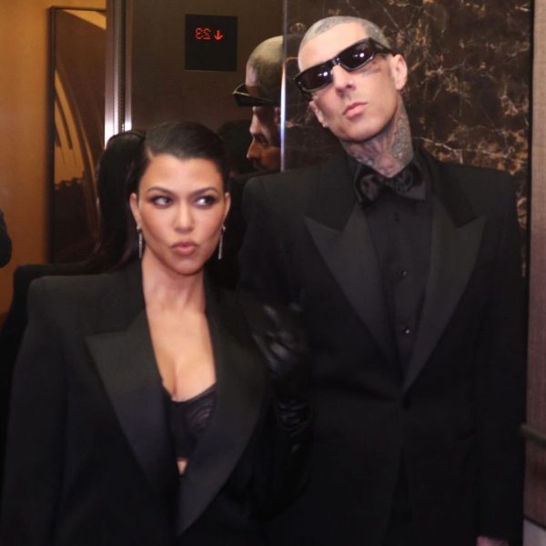 H Kourtney Kardashian και ο σύζυγός της Travis Barker - Credit:kourtneykardash/Instagram